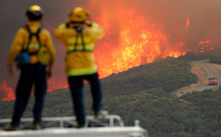 California se bori s najvećim požarom u historiji, poginulo sedam osoba